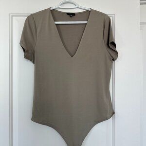 ✨Dynamite Cassidy Sculpt Short Sleeve V-Neck Bodysuit